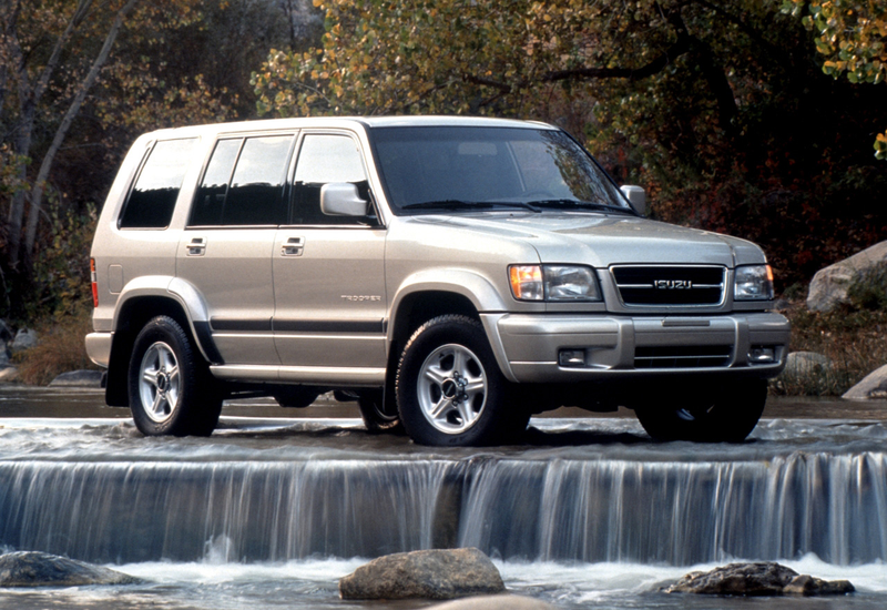 Illustration for article titled Here Are Some Pictures Of An Isuzu Trooper In A Stream